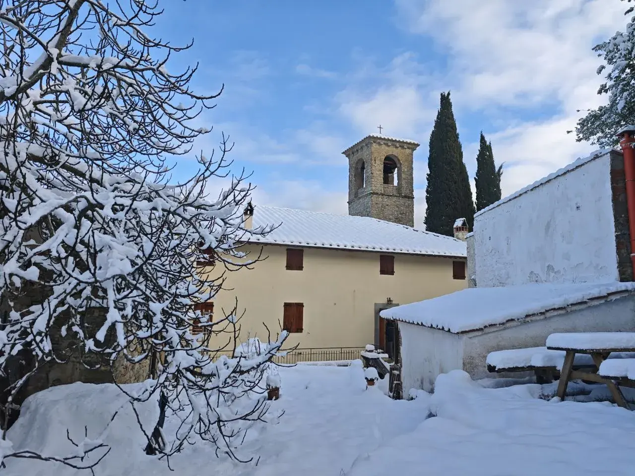 Foresteria di Tòsina sotto la neve
